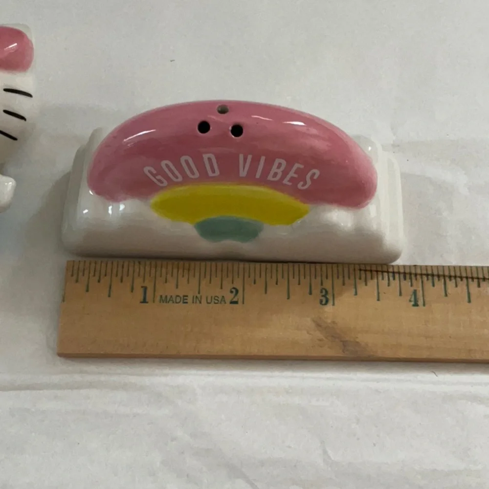 Hello Kitty Ceramic Salt and Pepper Shaker Set - Picture 5 of 6
